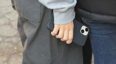 Odborníci radí, jak vám telefon vydrží déle. Škodí třeba noční nabíjení
