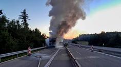 Na dálnici D5 hořelo nákladní auto. Provoz v obou směrech stál skoro osm hodin