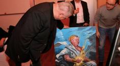 SKANDÁL! Rittig jako bůh Zeus. Tento dar dal vysoký státní úředník lobbistovi k narozeninám!