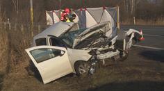 Dodávka sestřelila osobní auto ze silnice. Na místě dva mrtví