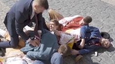 VIDEO: Policisté baví Čechy. Ochranka sejmula koledníky jako v akčním filmu