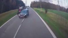 Srážce unikli o vlásek. Pirát silnic se málem čelně srazil s kamionem
