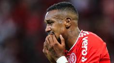 Hraj fotbal, nebo tě dostaneme. Brazilský fotbalista čelí nechutným výhrůžkám