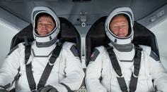 Crew Dragon se připojila k ISS. Astronauti vstoupili na stanici