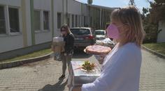 Učitelky pomohly záchranářům a lékařům: Upekly plná auta dobrot