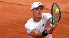 Český tenista zahání zklamání z Wimbledonu, se svou láskou je na netradičním místě