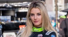 Nejkrásnější závodnice světa se zasnoubila. Fanoušci motorsportu smutní