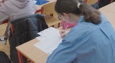Dražší cigarety, nové jízdní řády. Únor přináší změny, největší se týká školáků
