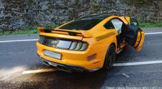 Mustang smetl Rapida v protisměru, řidič zemřel. "Honili se," tvrdí svědci