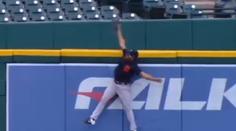 Borec na konec! Baseballista chytil míček úžasným způsobem