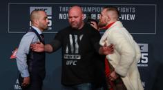 McGregor s Alvarezem to pořádně rozjeli, zasahoval i bodyguard!