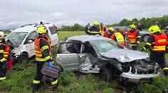 Děsivá nehoda na Olomoucku: Sedm lidí je zraněných, z toho pět dětí
