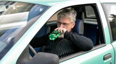 Dehydrovaný řidič je stejně nebezpečný, jako opilec za volantem