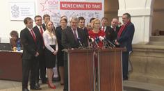 Komunisté udržují napětí. Stále není jasné, zda vyjádří vládě nedůvěru