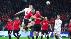 Češi trefovali pouze břevna. V Albánii se zrodila bezgólová remíza