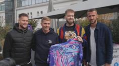 Neexistující tým prodal tisíce dresů. Český youtuber spojil síly s bývalými reprezentanty
