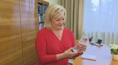 Ministři v demisi vyklízeli kanceláře. Schillerová balila anděly, Dostálová hřeben