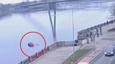 VIDEO: Auto odcouvalo přes rušnou silnici přímo do řeky. Řidič udělal zásadní chybu