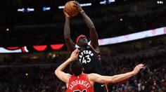 Satoranský čelil obhájcům trofeje. Chicago s Torontem ale prohrálo