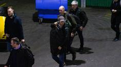 Harry se vrátil do Británie, brzy už bude bez titulu. Meghan s ním není