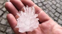 Česko zasáhly velmi silné bouřky. Objevily se supercely, kroupy měly i přes 4 cm
