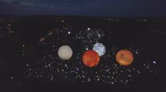 Planety rozsvítily Kraví horu. Hvězdnou oblohu zobrazuje Astrosféra