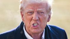 Trump se ostře pustil do svých oponentů a médií. Vyhrožuje jim vězením