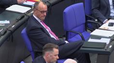 Němci se rozhodují, koho zvolit. Favoritem na kancléře je Merz