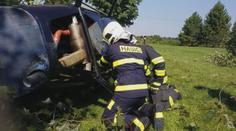Vrtulník se v Žamberku zřítil do zámeckého parku, dva lidé se zranili