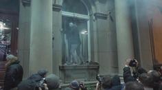 Srbskem otřásají demonstrace. Lidé chtějí anulovat volby, zasahuje i policie