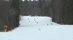 Prázdniny na horách: Špičák, Lipno a Hochficht trápí počasí, sníh ale drží