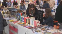 V Praze se koná festival Svět knihy. Účastní se ho na 70 zahraničních spisovatelů