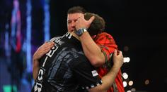 Anglického šipkaře po výhře na MS pohltil smutek, zemřel mu dědeček