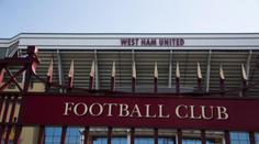 West Ham posílá kondolence do Prahy po tragédii. Nedávno tu vyhrál trofej