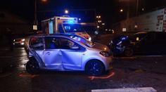 Policisté přijeli k porouchanému autu, narazil do nich vůz! 2 zranění