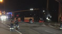 Autobus v Brně narazil do lampy. Zranilo se 11 lidí, tři z nich těžce