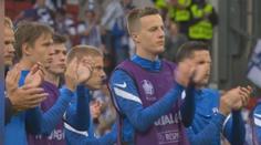 VIDEO: Krásné gesto. Při návratu Dánů tleskal celý stadion i soupeř