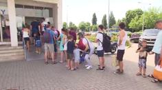 Vedra vylákala lidi na koupaliště, ve frontách čekali i několik hodin