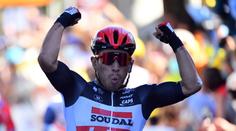 Spurterskou etapu vyhrál Australan Ewan, Sagan jde do zeleného trikotu