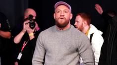 McGregor ukázal zranění, které ho zastavilo. Od fanoušků to schytává
