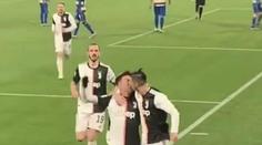 Co to bylo? Svět řeší polibek Ronalda s Dybalou! Ale jak je to doopravdy?