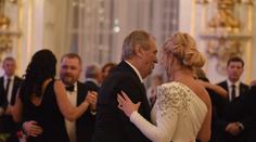Prezident tančil s Babišovou Monikou, hnusné útoky naštvaly Mynářovu Alex