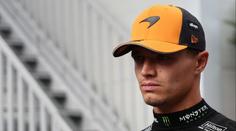 Lando Norris dráždí fanynky. Na obálce známého časopisu pózuje jen do půl těla
