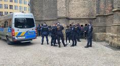 Policisté v centru Prahy nejspíš překazili velkou bitku desítek dětí!
