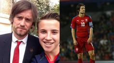 Rosický se tvářil jako kakabus, klučina měl z fotky stejně radost