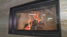 Kvůli cenám energií jdou kamna na dračku. Výrobci jsou zavalení na měsíce dopředu
