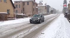 ČHMÚ zpřísnil výstrahu! Kromě silného větru a náledí hrozí i závěje