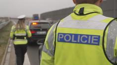 Auto u Chlumce jelo téměř 200 km/h. Policie v šoku: Řídil ho 14letý chlapec