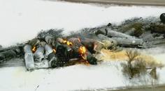 V USA vykolejil další vlak. Začal hořet a hasiči museli evakuovat městečko