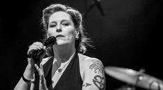 Zemřela známá zpěvačka. Hvězdě dua Rosenstolz bylo pouhých 55 let